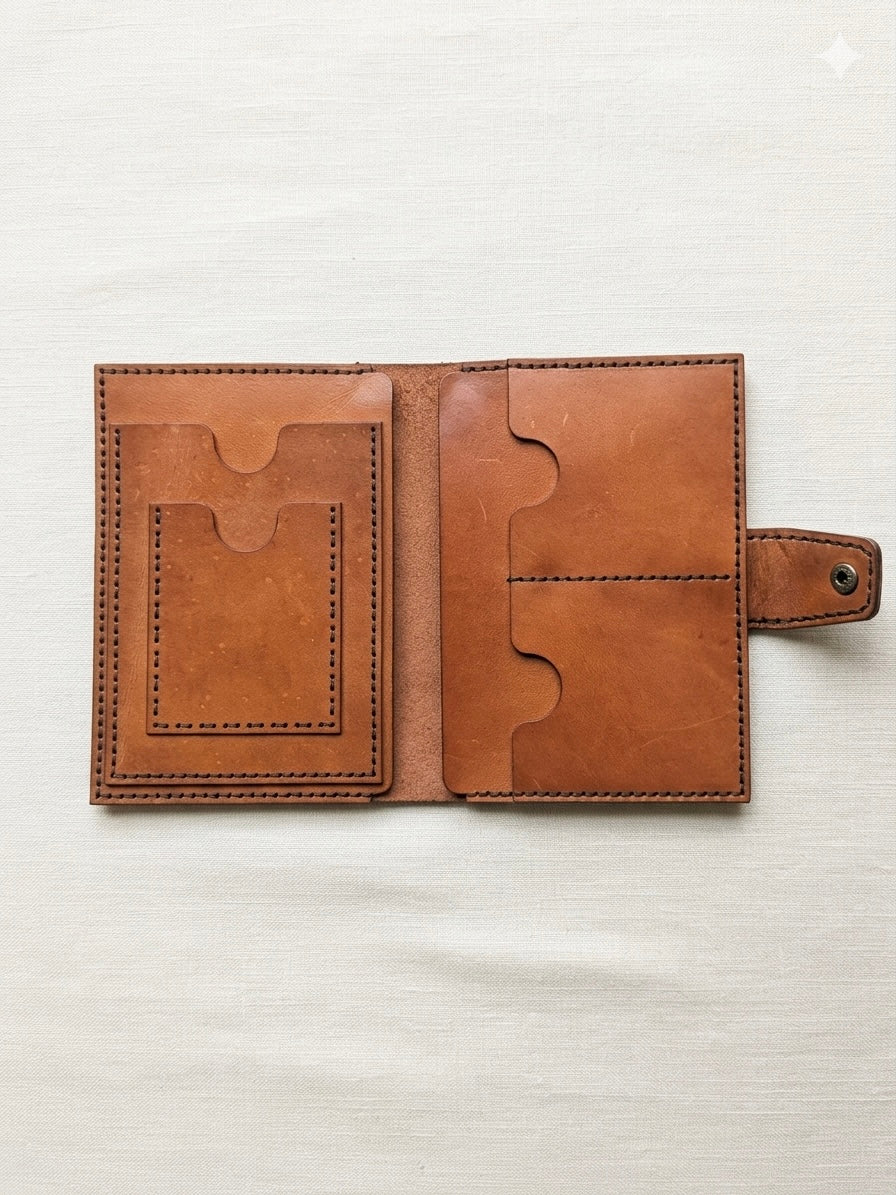 HANDCRAFTED LEATHER
PASSPORT COVER